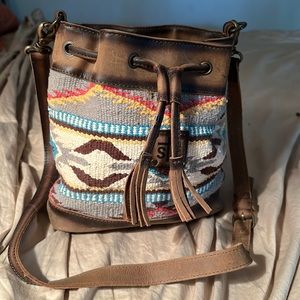 STS Ranchwear Drawstring Leather/SW Saddle Blanket Bucket Bag